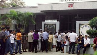 Scene de turbulenta in Filipine. Politia a intrat cu duba in protestatari. Ce se intampla acolo