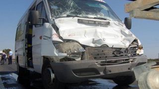 Hunedoara: Nouă răniţi după ce un microbuz şi un autoturism s-au ciocnit pe DN 7. A fost activat planul roşu de interventie