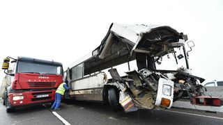 Accidentul devastator de pe Centura Ploiestiului, provocat de un autobuz fantoma. Zeci de oameni trebuie sa primeasca despagubiri in cel mai grav accident al anului