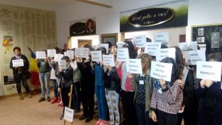 Note scazute la purtare pentru elevii care au protestat fata de prezenta la ore a colegului cu ADHD