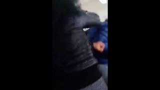 VIDEO: Ora de romana intr-o scoala din Dambovita. Bataie si injuraturi intre profesoara si elevi