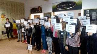 Plangere penala impotriva parintilor care si-au indemnat copiii sa isi respinga colegul care sufera de ADHD