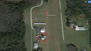 Vila lui Tanjala (in medalion) se afla langa aeroport si pista pe care o folosesc planoarele