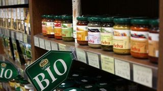 Cum recunoasteti un produs bio contrafacut. Ca sa nu va pacaliti, trebuie sa fiti atenti la trei elemente de pe eticheta