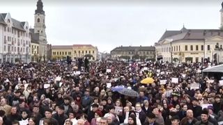 Mii de persoane au participat la o adunare publica desfasurata la Oradea pentru sustinerea familiei traditionale. Participanţii au cerut referendum pentru modificarea Constitutiei