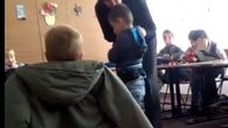 Copii batuti si jigniti de o educatoare de la o gradinita din Vrancea: "Nesimtitule, stai dracului intr-un loc, dar-ar naiba-n creierii tai". Ce spune primarul comunei