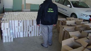 Aproape 20.000 de pachete de tigari au fost descoperite de politistii de frontiera in mai multe canapele