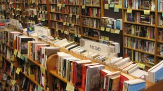 Marian Godina a aflat de ce cartea sa nu a ajuns si in Teleorman. Raspunsul e surprinzator: aici nu exista nicio librarie!