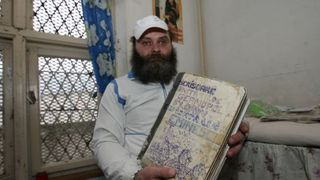Criminalul artist din Romania se intoarce la inchisoare - A stat 16 ani in puscarie, a scris acolo cel mai lung poem, dar acum a comis o noua fapta penala