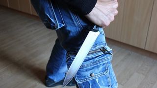 Crima intr-o familie de romani din Italia. Sotul i-a taiat gatul sotiei in fata unui copil de 5 ani, apoi s-a sinucis