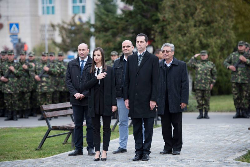 Aproape necunoscuta pana acum in PNL, Mara Mares a participat pe 25 decembrie la manifestarile de Ziua Armatei