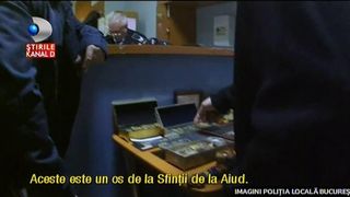 Un barbat a fost prins cu 30 de moaste in rucsac, in centrul Capitalei. El a declarat ca se plimba cu raclele dupa el pentru "simpla inchinaciune"