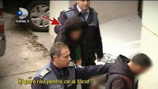 Barbatul care a incendiat doi oameni ai strazii din Galati a fost arestat preventiv. Politia a gasit insemne SATANISTE in fosta locuinta a barbatului