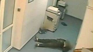 Scandal mare la Primaria din Focsani. Un barbat sustine ca a fost agresat de unul dintre consilieri: &bdquo;M-a luat la bataie! Mi-a dat cu pumnii in coaste, mi-a dat cu picioarele"