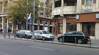 Se schimba legile pentru masinile parcate pe troturare. Dragos Tudorache: "Prin jumatate din Bucuresti nu se poate trece pe trotuar cu un carucior de copil"