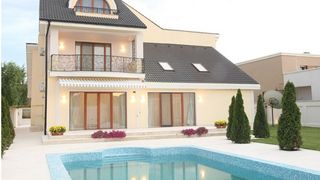 Aceasta este vila din Pipera a miliardarului de peste Prut
