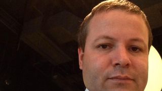 Secretarul de stat care a creat o isterie pe retelele de socializare cand a povestit ca in noaptea tragediei de la Colectiv a adormit, dupa ce a fost anuntat de dezastru! “Am crezut ca glumeste"