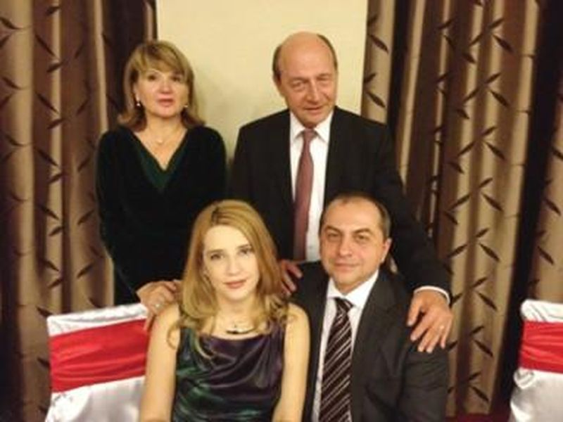 Familia Basescu si finii lor, sotii Cirstoiu