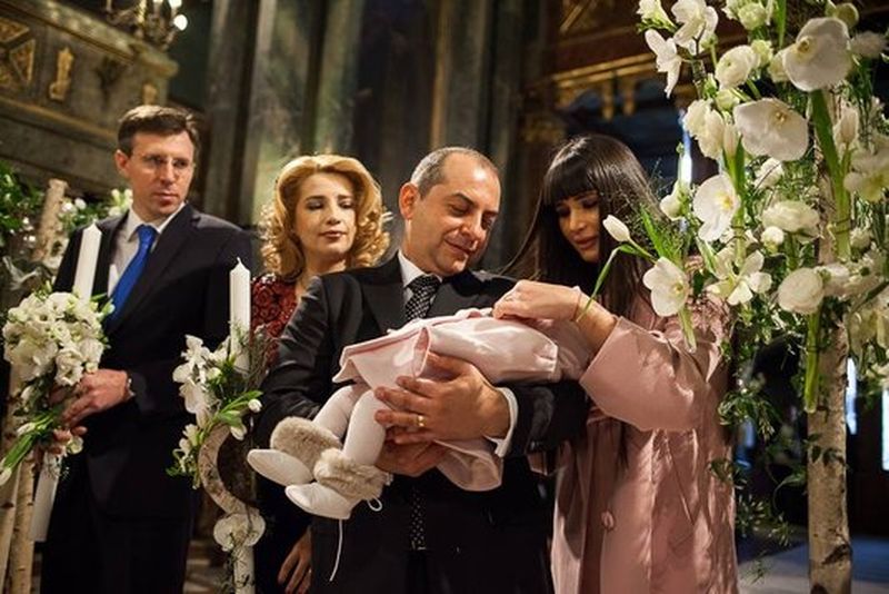 Sotii Cirstoiu sunt nasii micutei Sofia Anais, alaturi de primarul Chisinaului, Dorin Chirtoaca