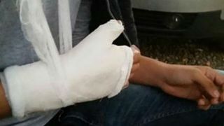 Un elev a fost batut de un coleg pentru locul de la geam. Baiatul a ajuns la spital