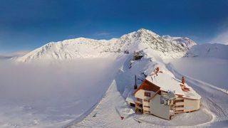 A fost inchis traficul pe Transfagarasan. Stratul de zapada la Balea Lac masoara 16 centimetri