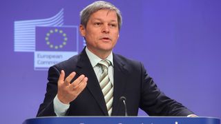 Cioloş: "Rom&acirc;nia va mai avea nevoie de asistenţă externă, dar trebuie să lăsăm c&acirc;rjele şi să &icirc;ncepem să mergem singuri"