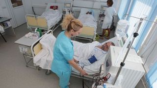 Decizie in cazul omului strazii care a injunghiat un trei persoane din Sibiu. Omul va fi internat pentru 30 de zile la Spitalul de Psihiatrie