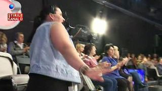 Cine sunt oamenii din show-urile de televiziune care aplauda? Cum se pregatesc inainte de emisiuni