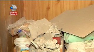 Sapte persoane au ajuns la spital, dupa ce o bucata din tavanul unui camin de batrani s-a prabusit. Imaginile dezastrului arata cat de grav a fost