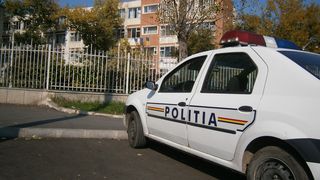 Un elev de 13 ani a ajuns la spital, dupa ce a fost batut de gardianul scolii: "A rupt coada maturii de capul lui"