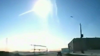 Vestea că un asteroid trece la distanţă foarte mică de Păm&acirc;nt a băgat spaima &icirc;n oameni: "Ne asteptam la rau"