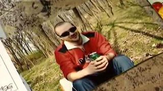 Aşa &icirc;şi recompensează Rom&acirc;nia eroii? După ce soţul-poliţist i-a murit &icirc;ntr-un teribil accident, văduva riscă acum să fie evacuată din casă, &icirc;mpreună cu copilul lor.