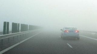 Trafic &icirc;ngreunat pe Autostrada A2, din cauza ceţii; vizibilitatea este sub 30 de metri &icirc;n anumite zone