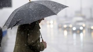 Atentionare meteo de cod galben de ploi in 13 judete din Romania. In unele zone s-ar putea sa ninga