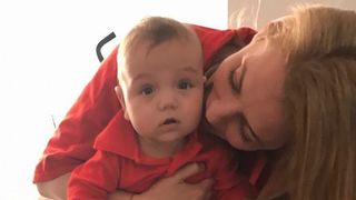 Alina Gorghiu i-a facut tort baietelului ei de sase luni! Politiciana l-a sarbatorit pe micut chiar inainte de a pleca la mitingul PNL