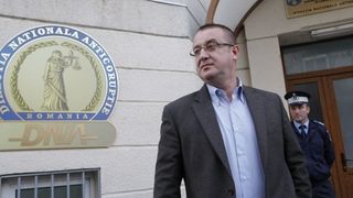 Ce avere are Sorin Blejnar, fostul sef al ANAF, care acum e acuzat ca a luat mita 13 milioane de lei! Are o super-vila, conduce bolizi de lux si isi petrece vacantele in locuri exclusiviste