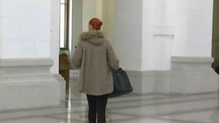 O fi justiţia oarbă, dar doamnele şi domnişoarele fac tot ce pot să-i impresioneze pe judecători. Cele mai surprinzătoare apariţii &icirc;n instanţă