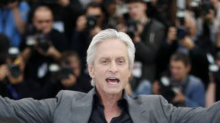 Celebrul actor Michael Douglas nu ne are la inima: &rdquo;Ma plimbam prin Londra ieri dimineata, erau santiere de constructii, dar am auzit vorbindu-se doar in limba romana!"
