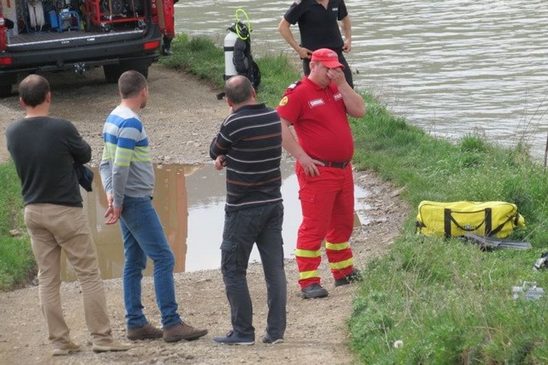 Femeia a fost cautata in canalul Bistritei