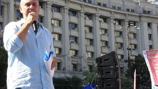 Liderul sindical Dumitru Costin castiga 11.000 de lei pe luna si a imprumutat cu bani chiar organizatia pe care o conduce!