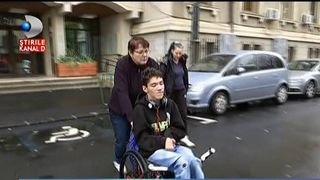 Cum este tratat la scoala un copil cu dizabilitati. Au fost momente cand a si-a facut nevoile pe el, iar la ora de sport i se pun absente