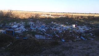 Gunoaiele din spatele palatelor cu turnulete din celebra localitate Buzescu! Cum arata de fapt realitatea in "Las Vegas de Romania"