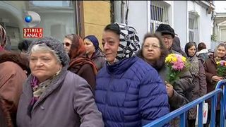 Mii de credincioşi au venit, chiar şi de la sute de kilometri, au mers astazi să se roage la racla cu moaştele Sf&acirc;ntului Mina