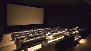 Incident cu doi judecători la cinematograf. Au cerut reluarea unui film de desene animate