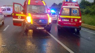 Sibiu: Patru bărbaţi au murit &icirc;ntr-un accident pe DN 14, după ce au intrat cu maşina &icirc;ntr-un zid şi s-au răsturnat