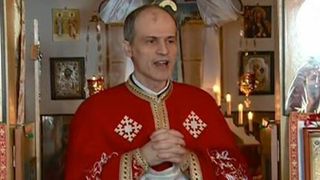 Au transformat un vechi garaj in biserica! In cei 4 pereti credinciosii spun ca si-au gasit credinta, dar si linistea.