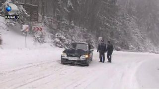 Iarna ne-a surprins din nou! Viscolul, ploile si vantul puternic au lovit mai mult de jumatate de tara! Zapada a blocat drumuri nationale, iar vijeliile au facut prapad in calea lor!