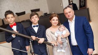 Igor Dodon, alaturi de sotia sa si de cei trei baieti ai lor