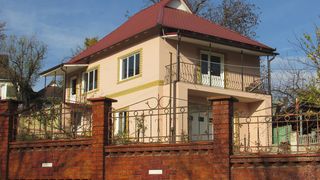 Si casa parinteasca din Sodova, care a fost recent refacuta si modernizata