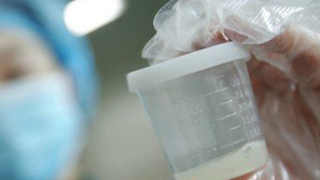 E incredibil de ce sunt in stare unii indivizi pentru a face rost de bani. Isi vand sperma pe internet, iar pretul este negociat ca la piata!